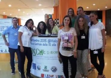I ragazzi del servizio civile presso lo stand dell'Agenzia Area Nolana allestito nella gallery di Vulcano Buono